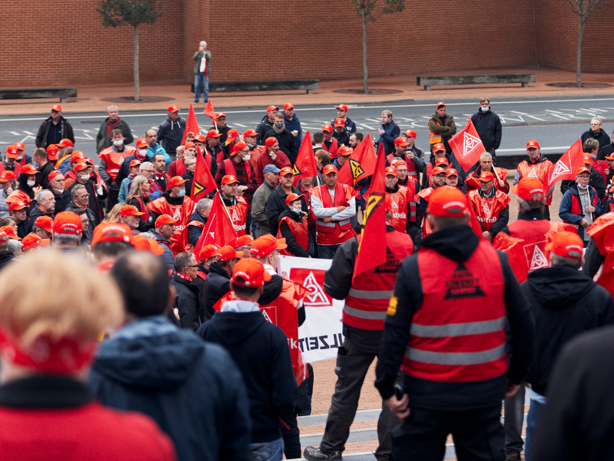 Warnstreik in Herford am 14.10.21 anlässlich der Tarifrunde Holz- und Kunststoff 2021